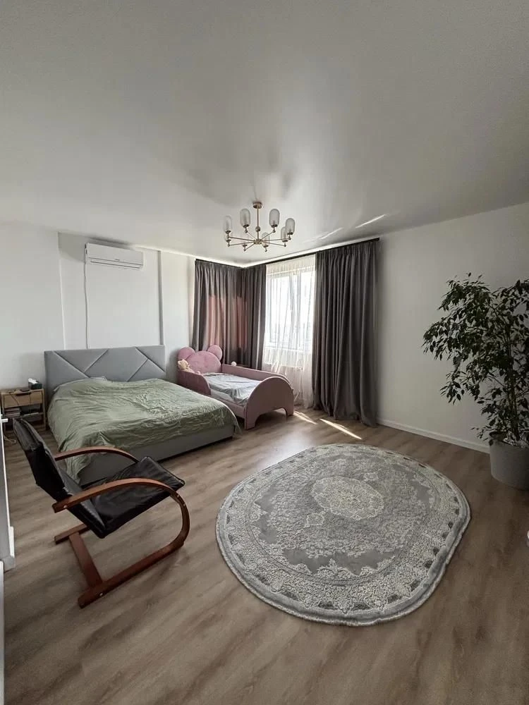 Продаж 2 кімн квартира 82 м² 16/16 вул .Очеретяна 135000$
