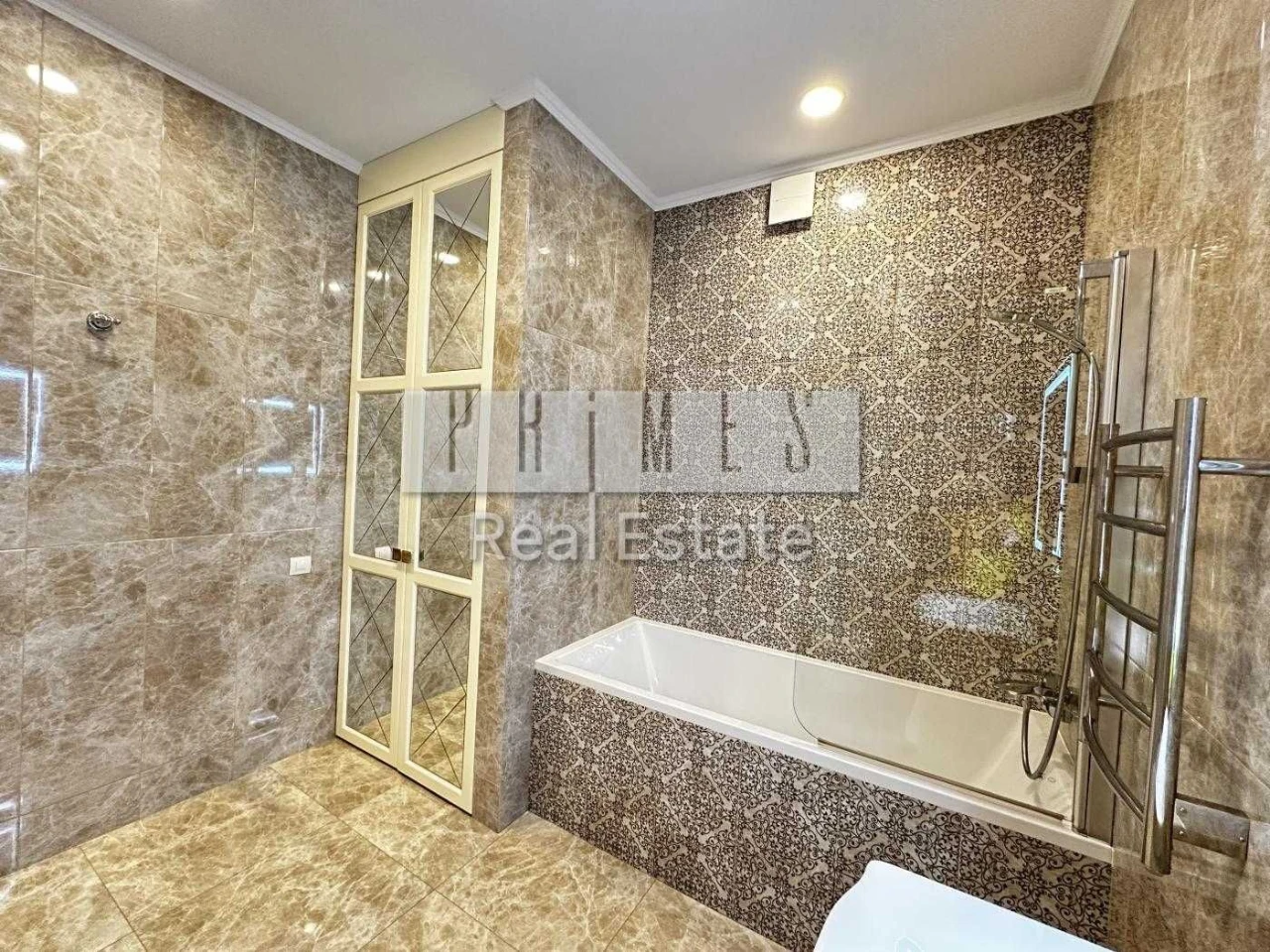 Продаж 2к квартира 75м2 14 поверх Інвертор балкон-тераса ЖК