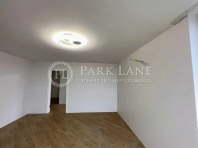 Продаж просторої 1-кімнатної квартири з новим ремонтом біля