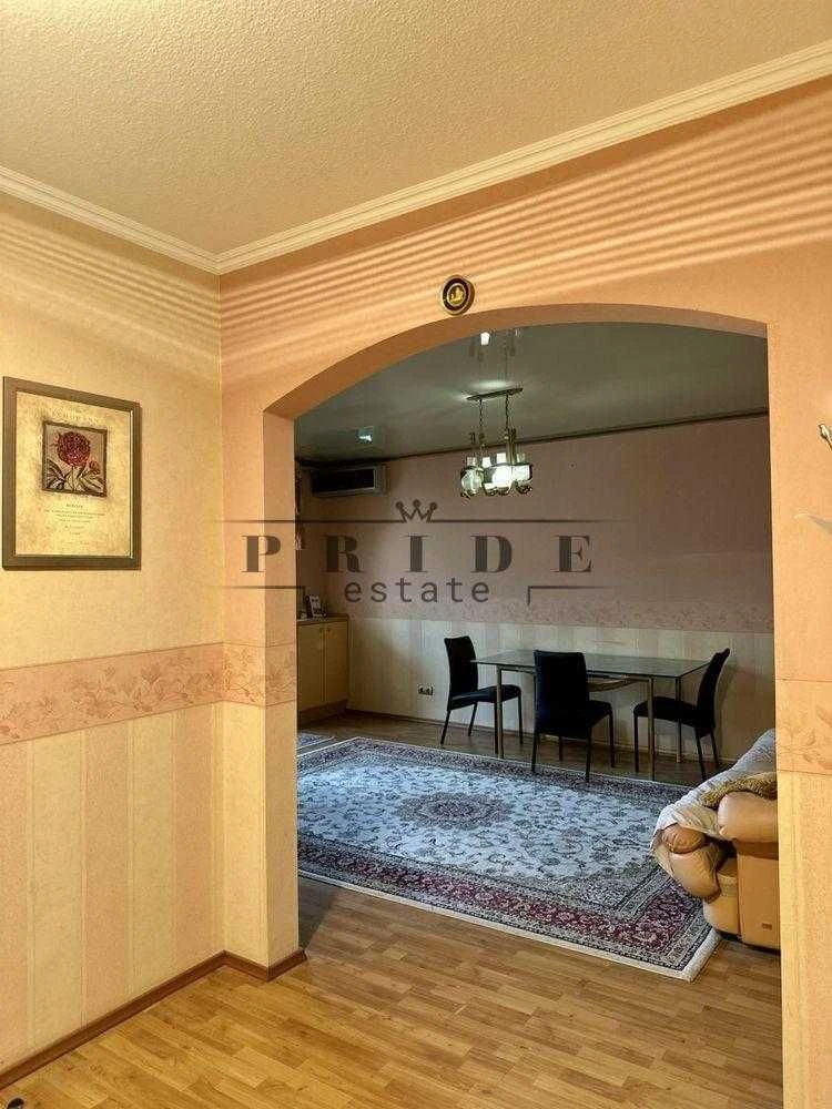 Євро-2 к квартири біля метро Позняки. Бориса Гмирі