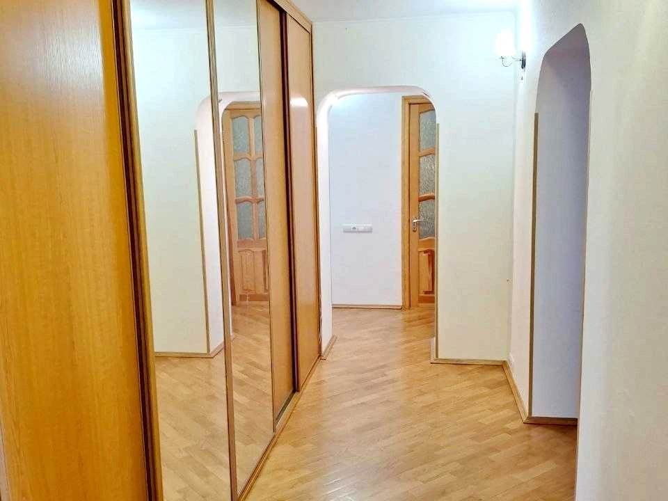 Квартира. Київ, Драгоманова вул.