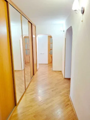 Продаж 3-квартири поряд з метро Позняки, вул Драгоманова 44а