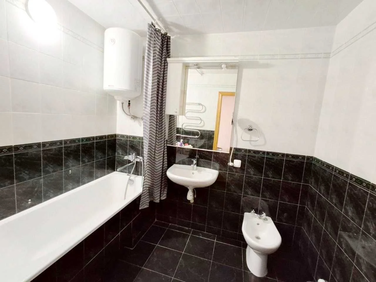 Продаж 3-квартири поряд з метро Позняки, вул Драгоманова 44а