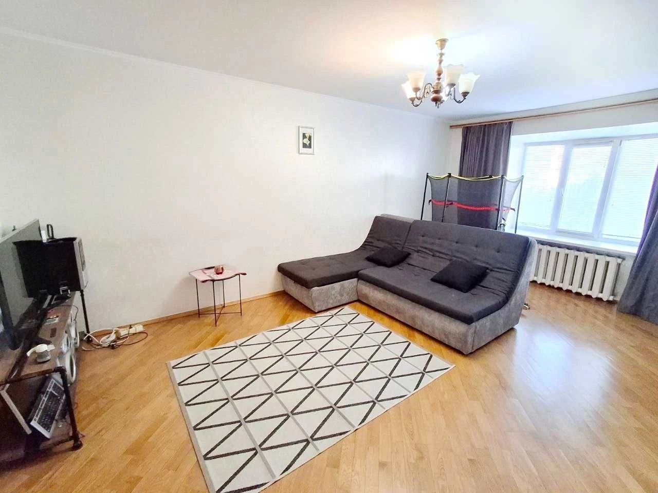 Продаж 3-квартири поряд з метро Позняки, вул Драгоманова 44а