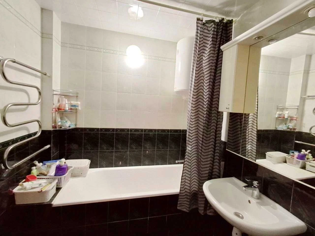 Продаж 3-квартири поряд з метро Позняки, вул Драгоманова 44а