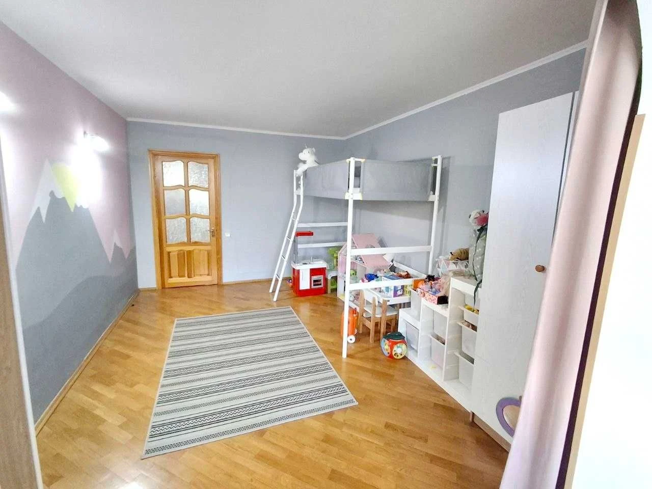 Продаж 3-квартири поряд з метро Позняки, вул Драгоманова 44а