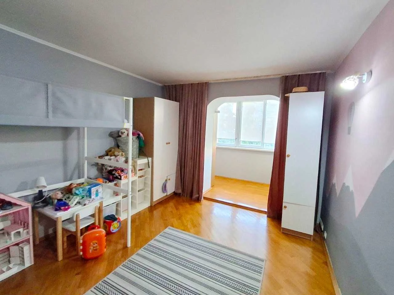 Продаж 3-квартири поряд з метро Позняки, вул Драгоманова 44а