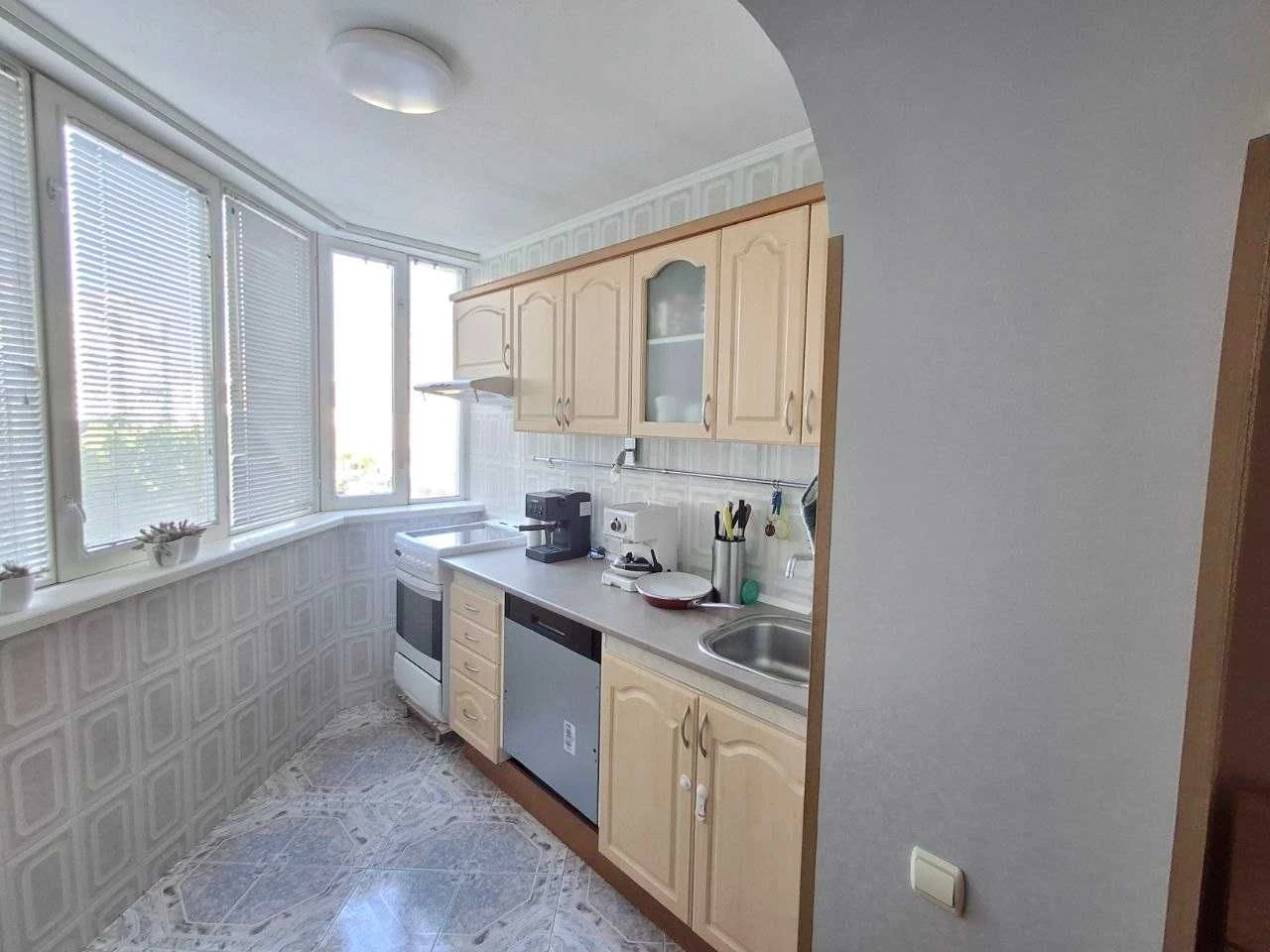 Продаж 3-квартири поряд з метро Позняки, вул Драгоманова 44а