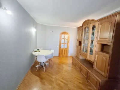 Продаж 3-квартири поряд з метро Позняки, вул Драгоманова 44а