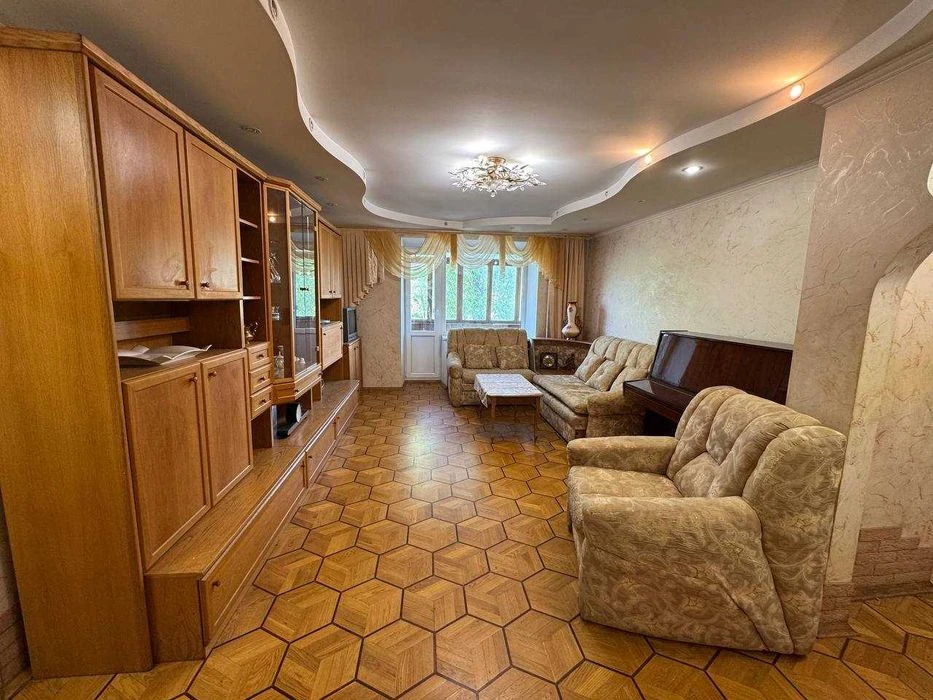 Продам 4к. квартиру на вул. Енеїди (Бажова) буд. 26