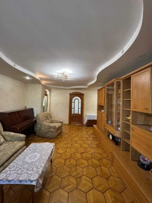 Продам 4к. квартиру на вул. Енеїди (Бажова) буд. 26