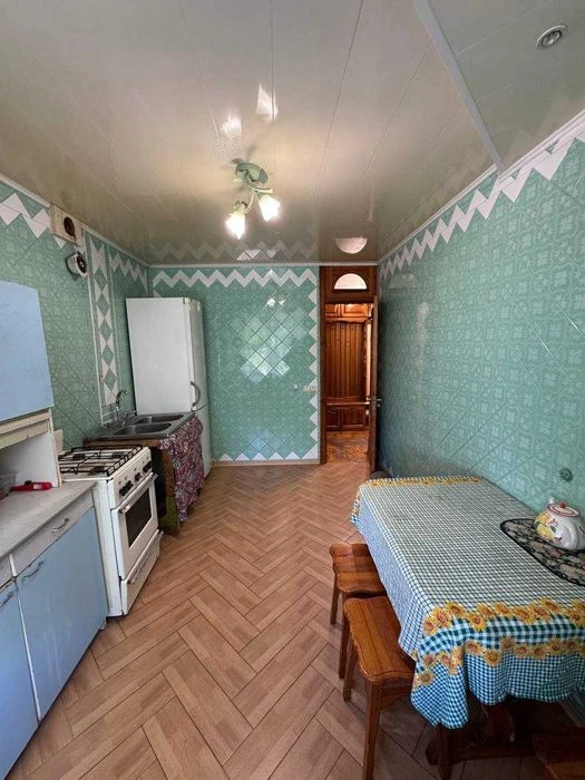 Продам 4к. квартиру на вул. Енеїди (Бажова) буд. 26