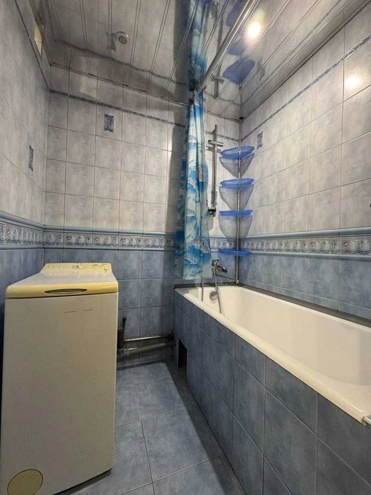 Продам 4к. квартиру на вул. Енеїди (Бажова) буд. 26