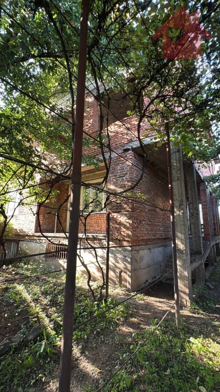 Продаж просторого будинку в Доманинцях
