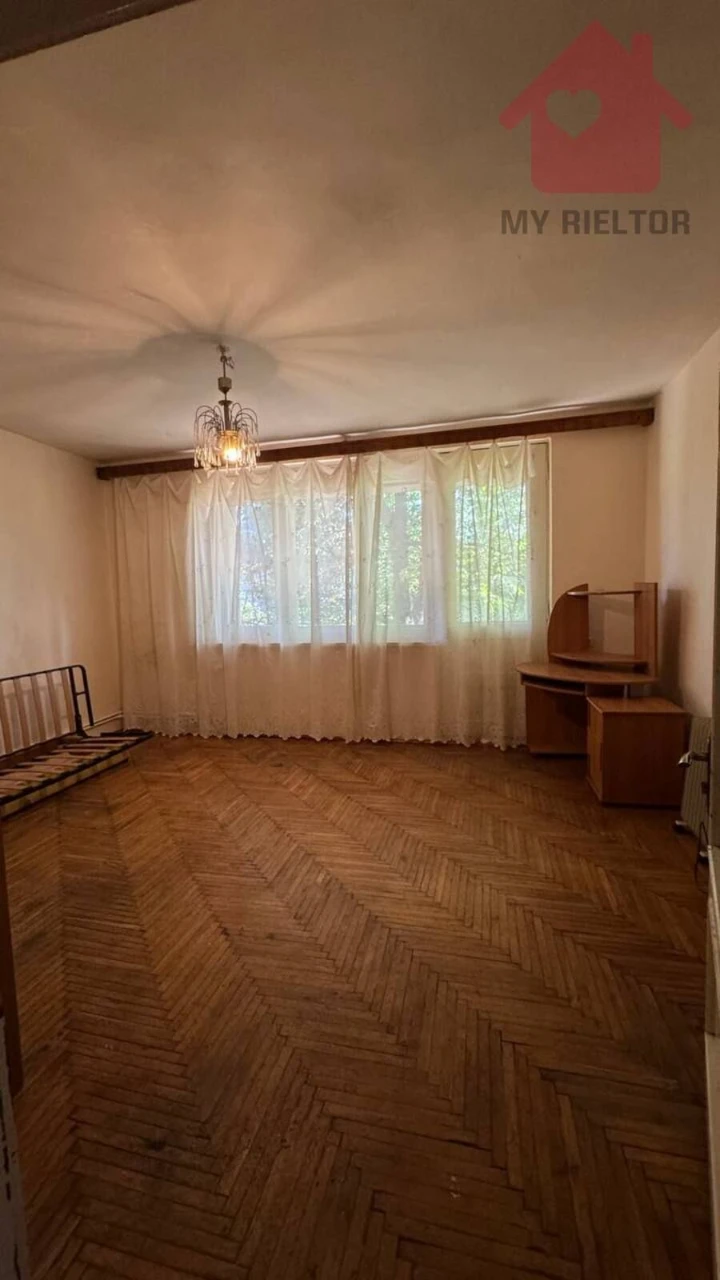 Продаж просторого будинку в Доманинцях
