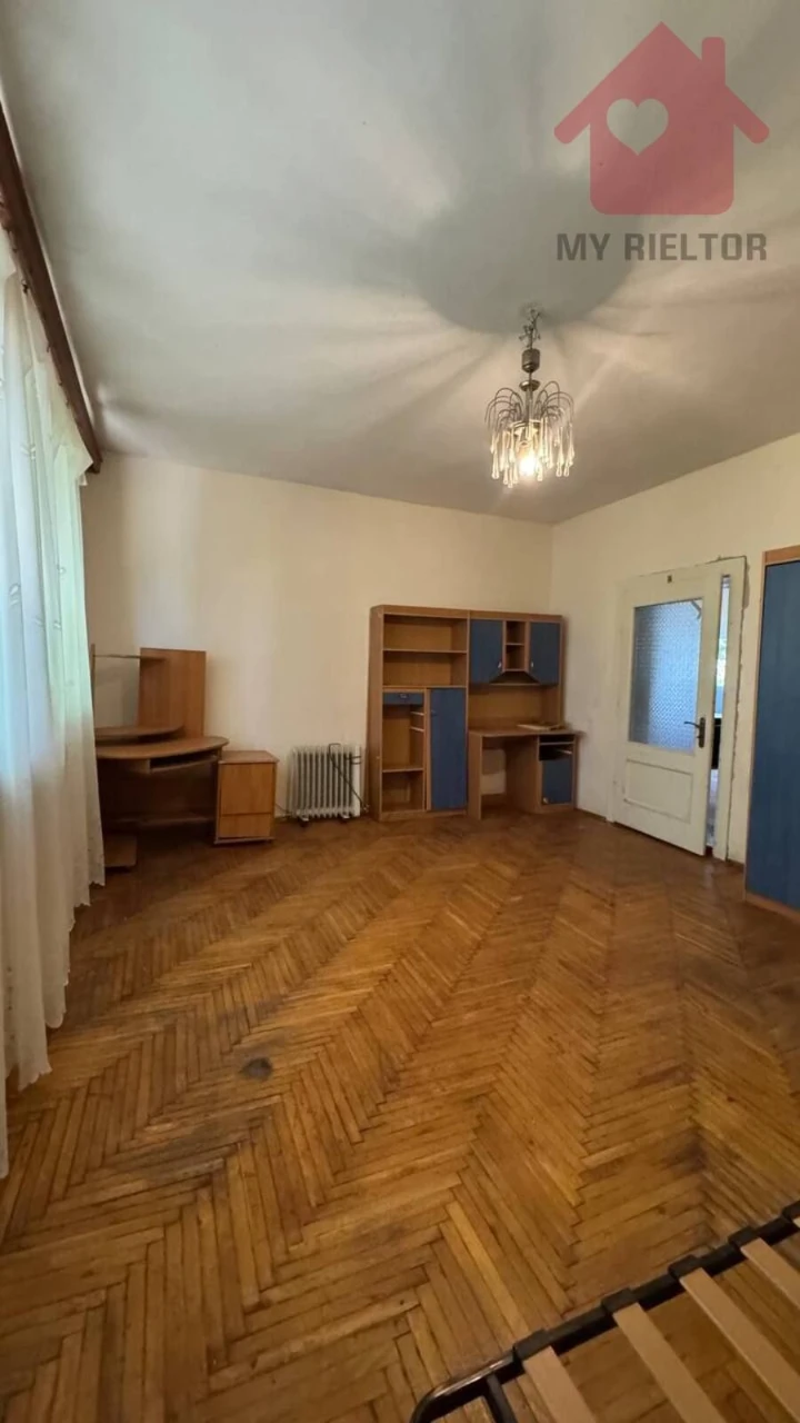 Продаж просторого будинку в Доманинцях
