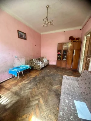 Продам 2-кім.  квартиру по вул.Кирила і Мефодія, поруч Стрий