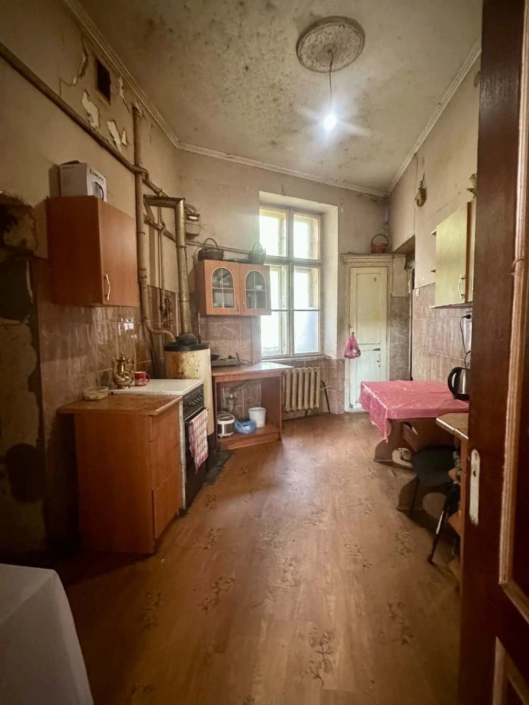 Продам 2-кім.  квартиру по вул.Кирила і Мефодія, поруч Стрий