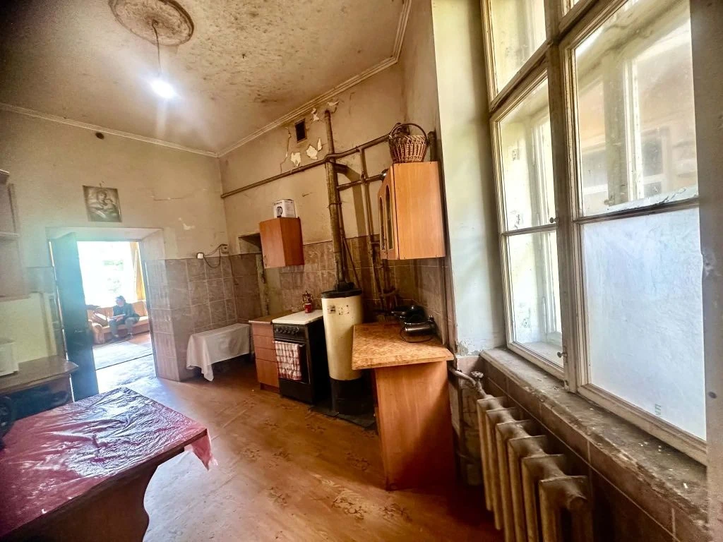 Продам 2-кім.  квартиру по вул.Кирила і Мефодія, поруч Стрий