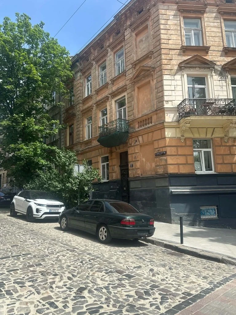 Продам 2-кім.  квартиру по вул.Кирила і Мефодія, поруч Стрий