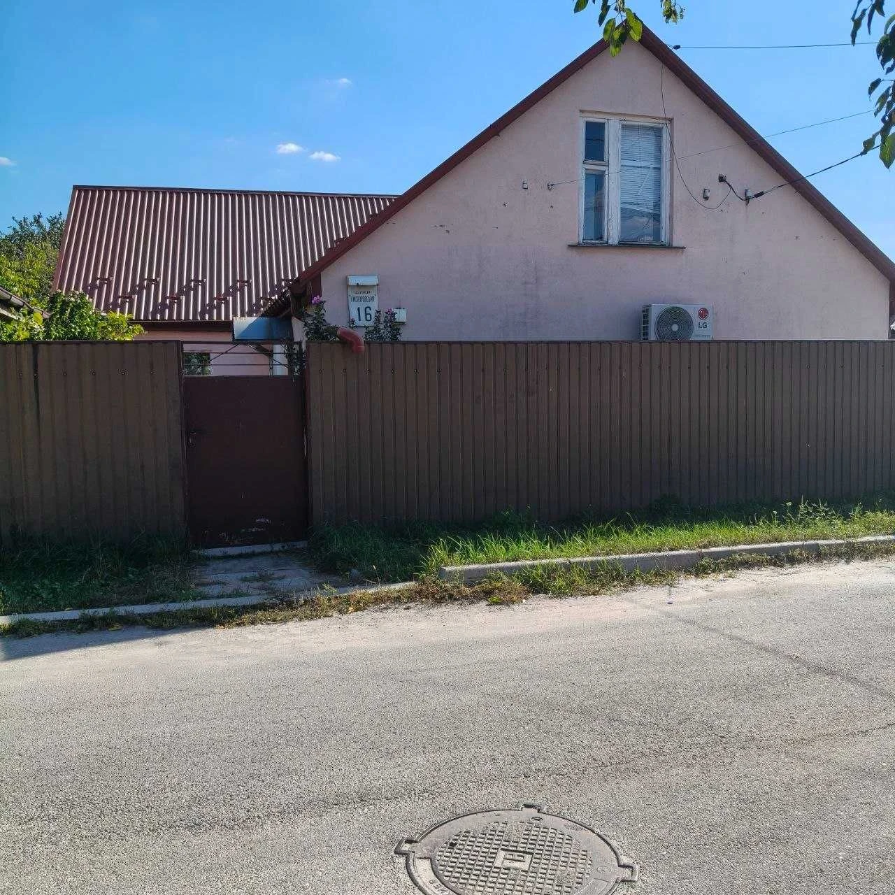 Власний будинок у Києві біля лісу і метро! 100 м², 7 соток,