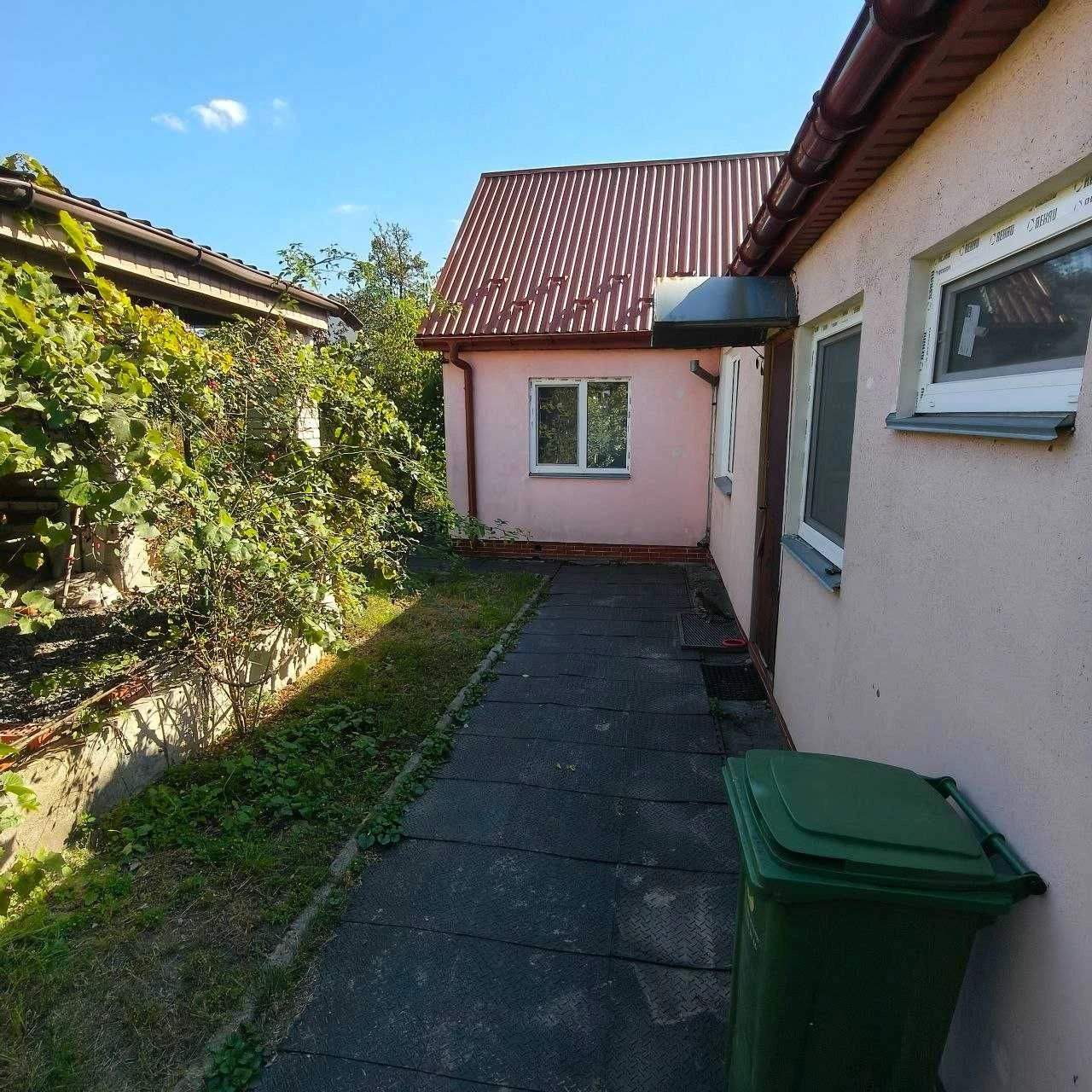 Власний будинок у Києві біля лісу і метро! 100 м², 7 соток,