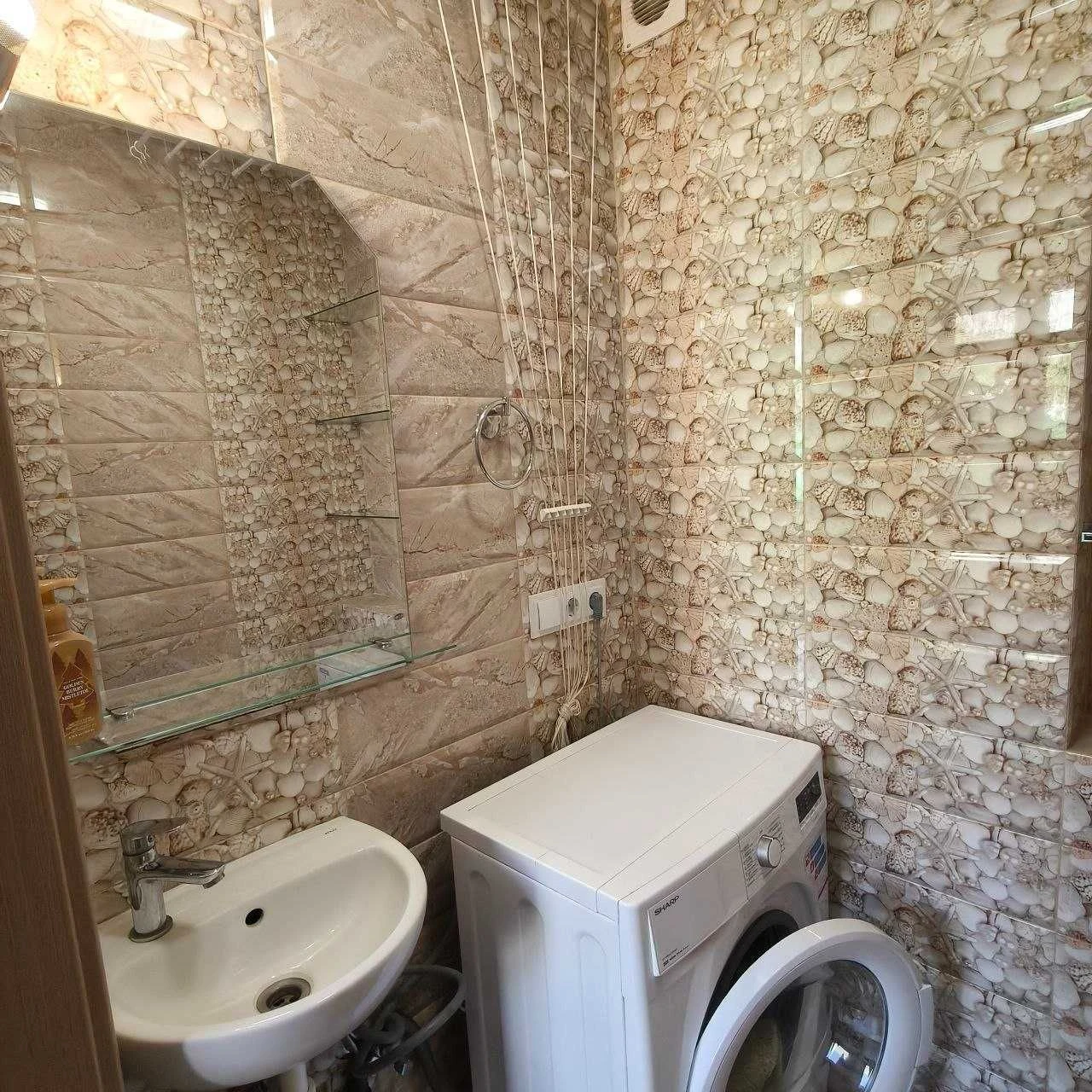 Власний будинок у Києві біля лісу і метро! 100 м², 7 соток,