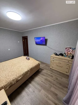 Продаж 2к квартири 52м² з ремонтом та меблями, Ракове (вул.