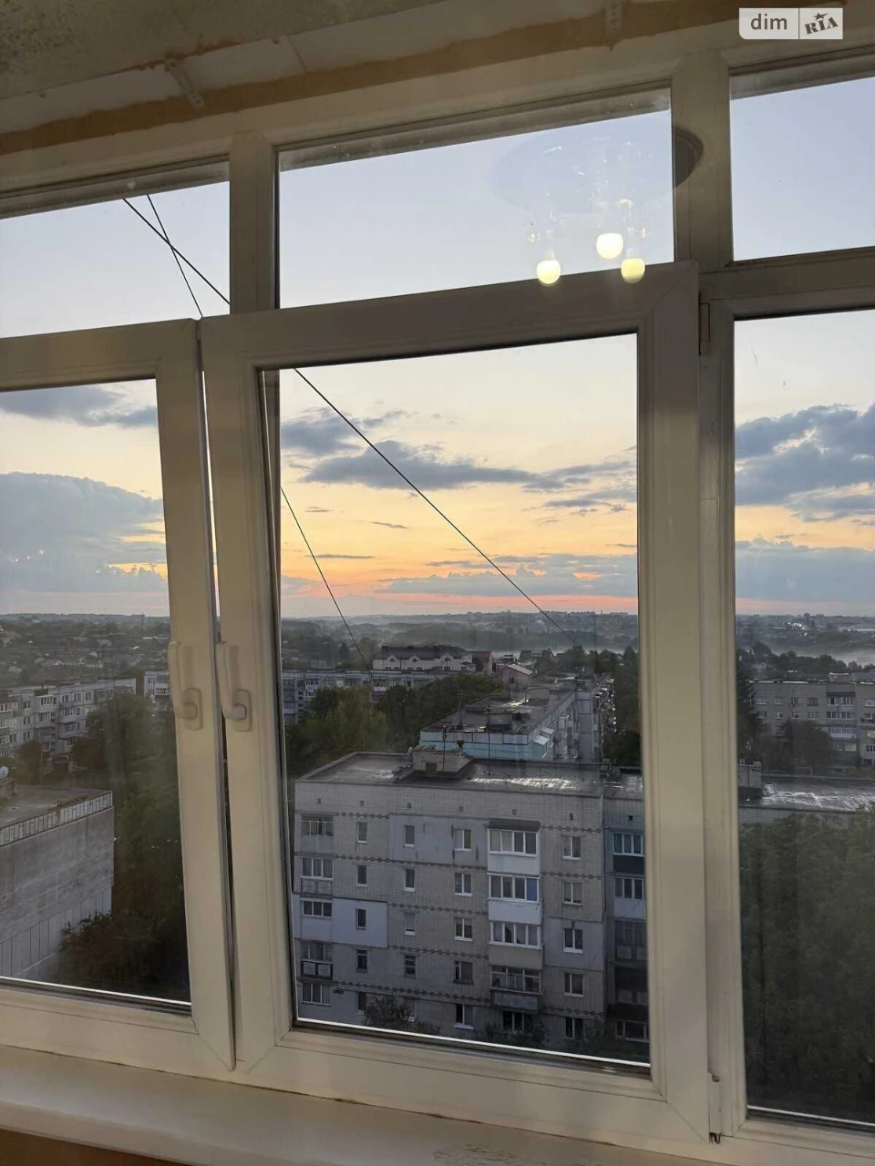 Продаж 2к квартири 52м² з ремонтом та меблями, Ракове (вул.