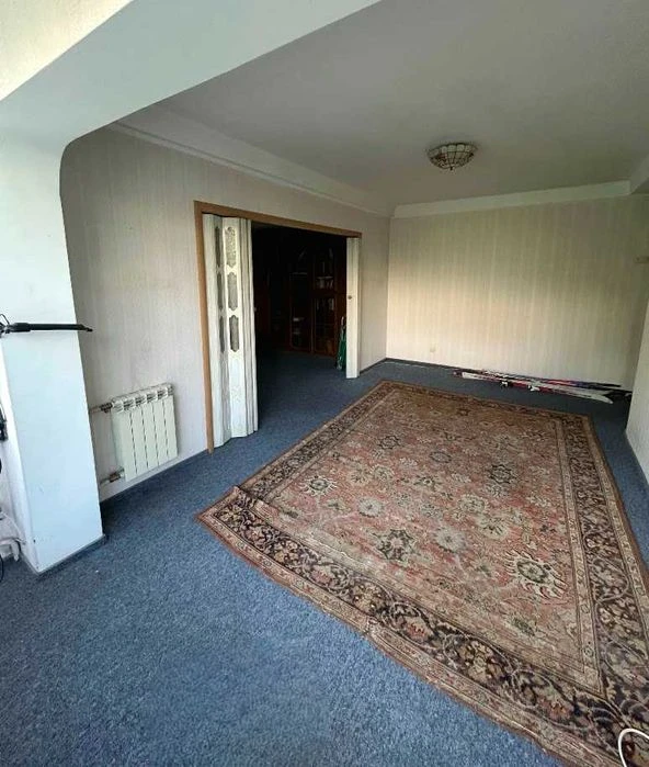 3-room apartment for sale, metro Pecherska, Konovaltsa St.