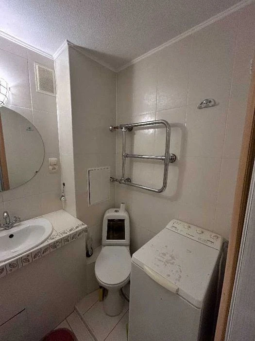 3-room apartment for sale, metro Pecherska, Konovaltsa St.