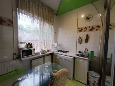 Продам двокімнатну квартиру. район Житнього базару. Центр мі