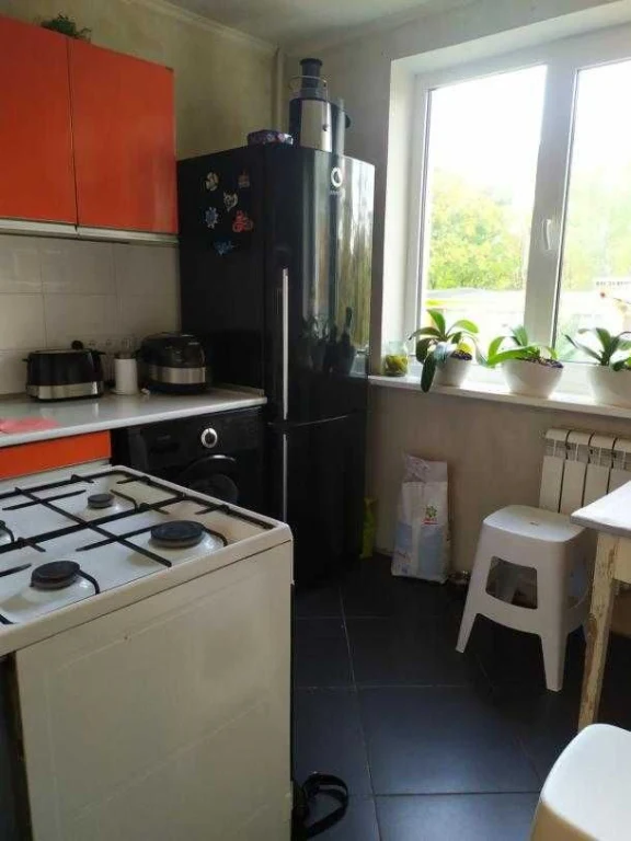 Продам 2 комнатную квартиру в районе метро Армейская.