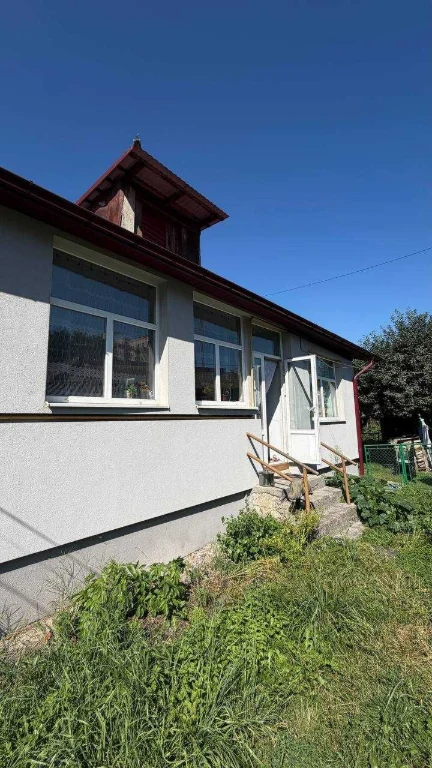 продаж 2к квартира в напівособняку.