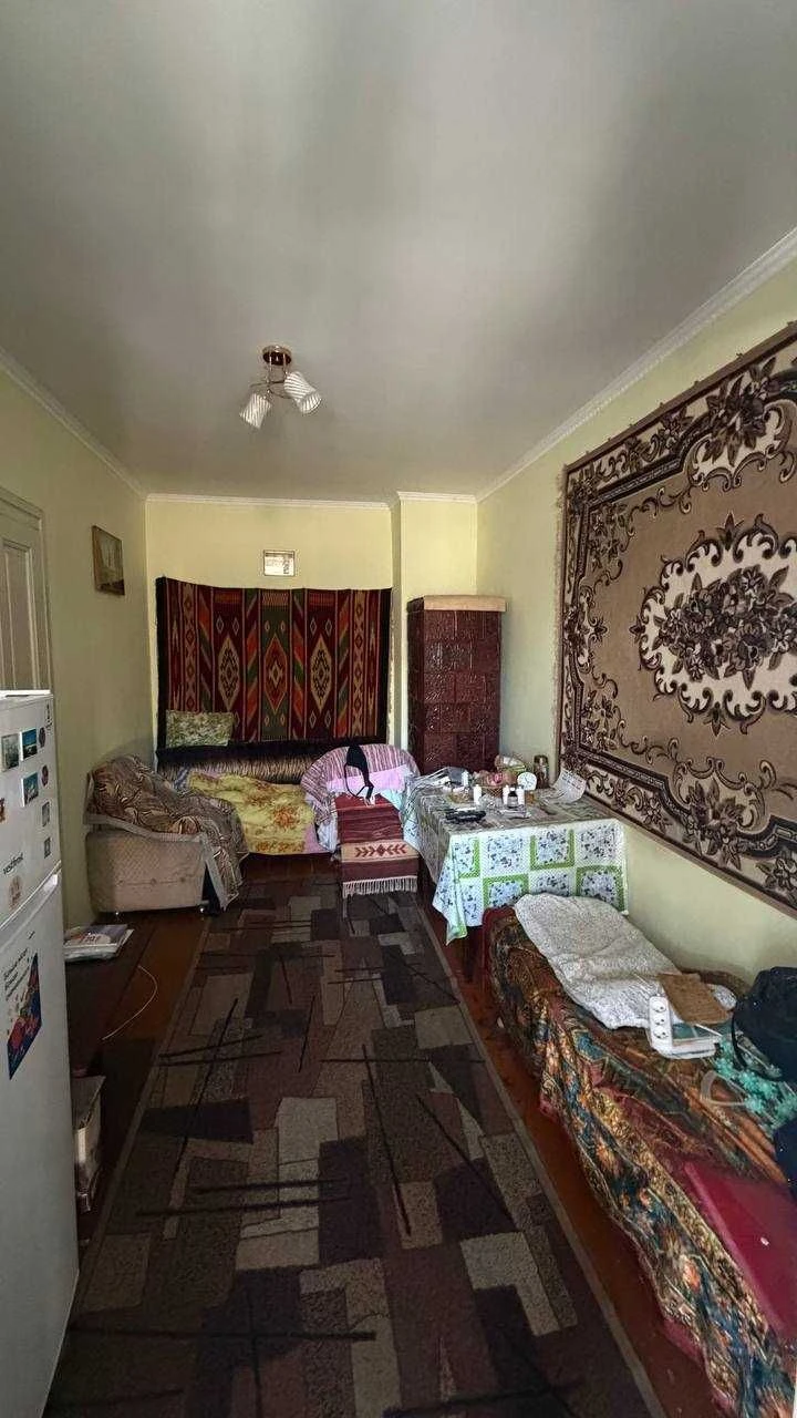 продаж 2к квартира в напівособняку.