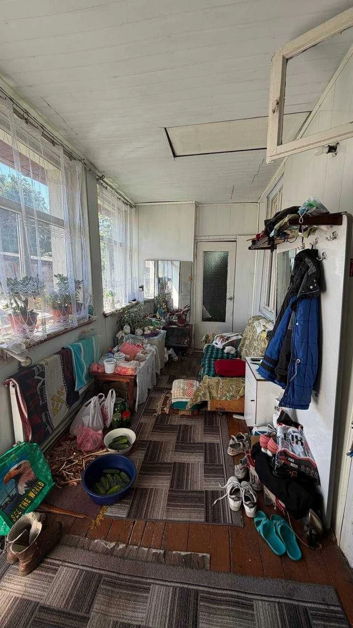 продаж 2к квартира в напівособняку.