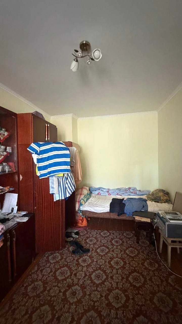 продаж 2к квартира в напівособняку.