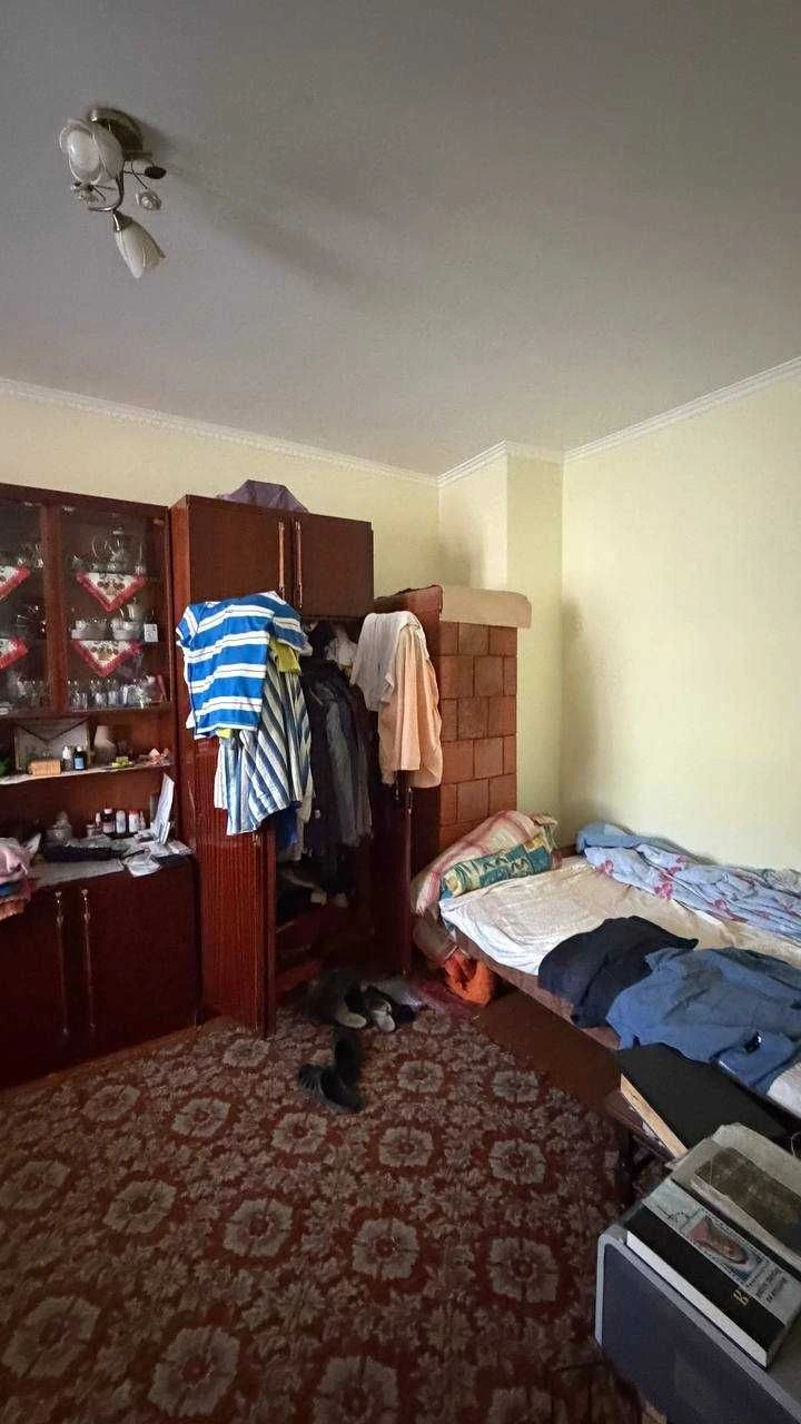 продаж 2к квартира в напівособняку.