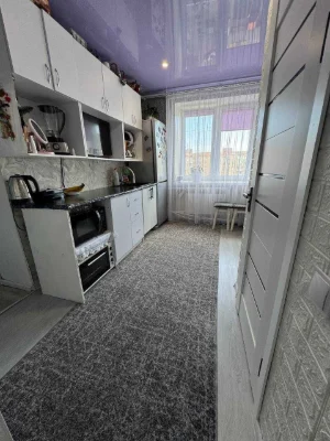 Продаж квартири 38.6 м² з власною кухнею та санвузлом. Автов
