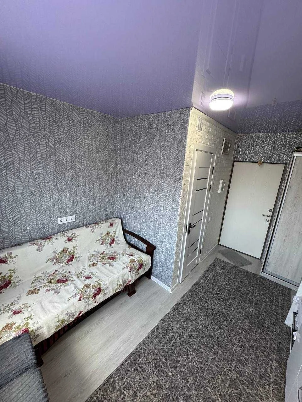 Продаж квартири 38.6 м² з власною кухнею та санвузлом. Автов