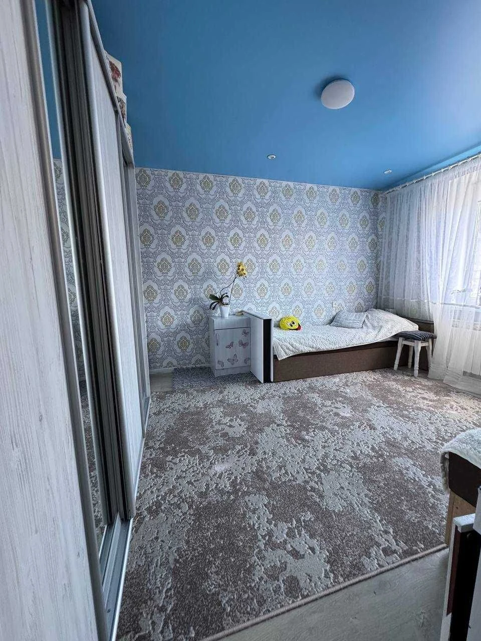 Продаж квартири 38.6 м² з власною кухнею та санвузлом. Автов