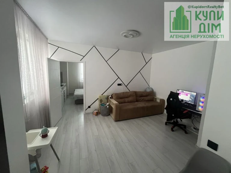 Продам квартиру 39,9 квадратів.