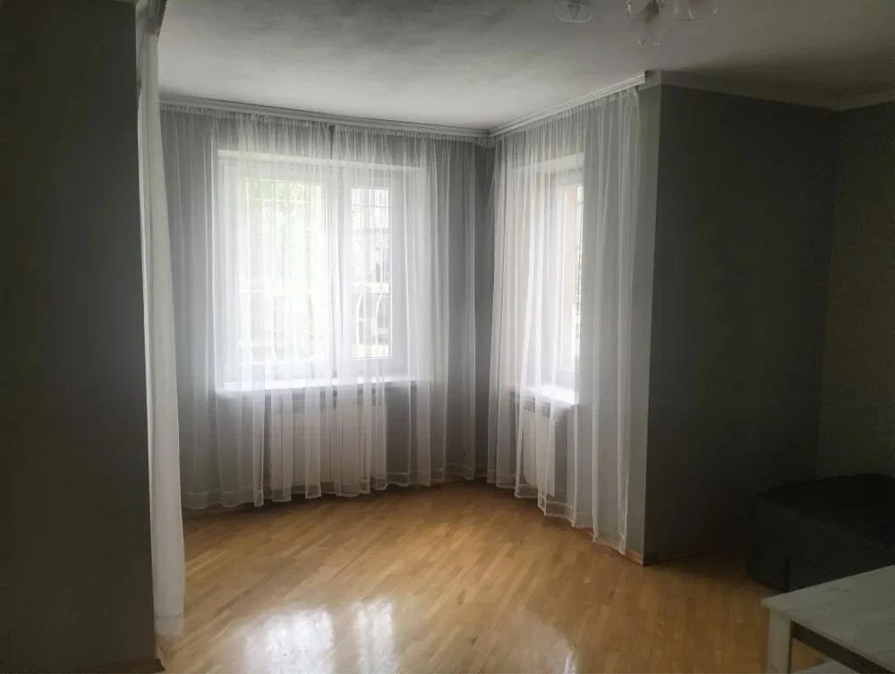Продаж 2 кімн квартира 58 м² 1/5 ц вул.Івана Величковського