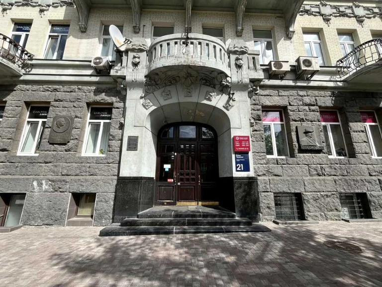 Квартира. Киев, Евгения Чикаленко ул. (Пушкинская)