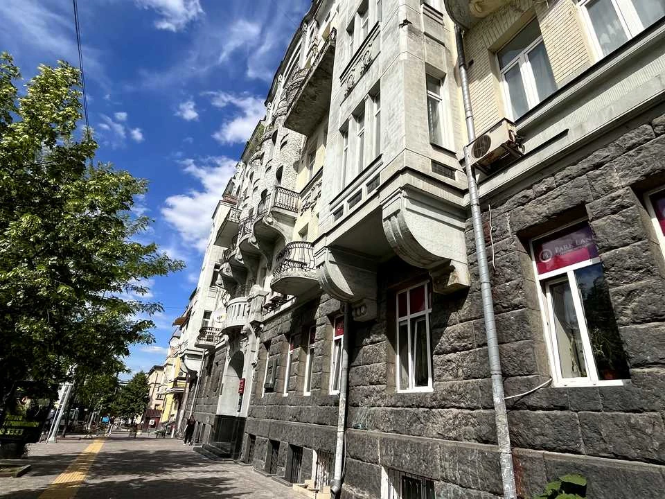 Квартира. Киев, Евгения Чикаленко ул. (Пушкинская)