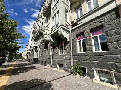 Квартира. Киев, Евгения Чикаленко ул. (Пушкинская)