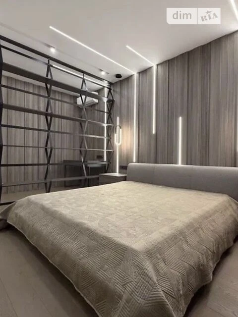 Sale of 2-room apartment 77 sq. m on Laboratornyi 7 • ID 347