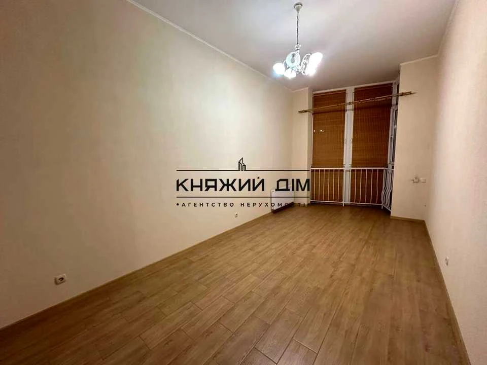 Квартира. Київ, Драгоманова вул.