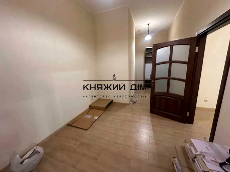 Квартира. Київ, Драгоманова вул.