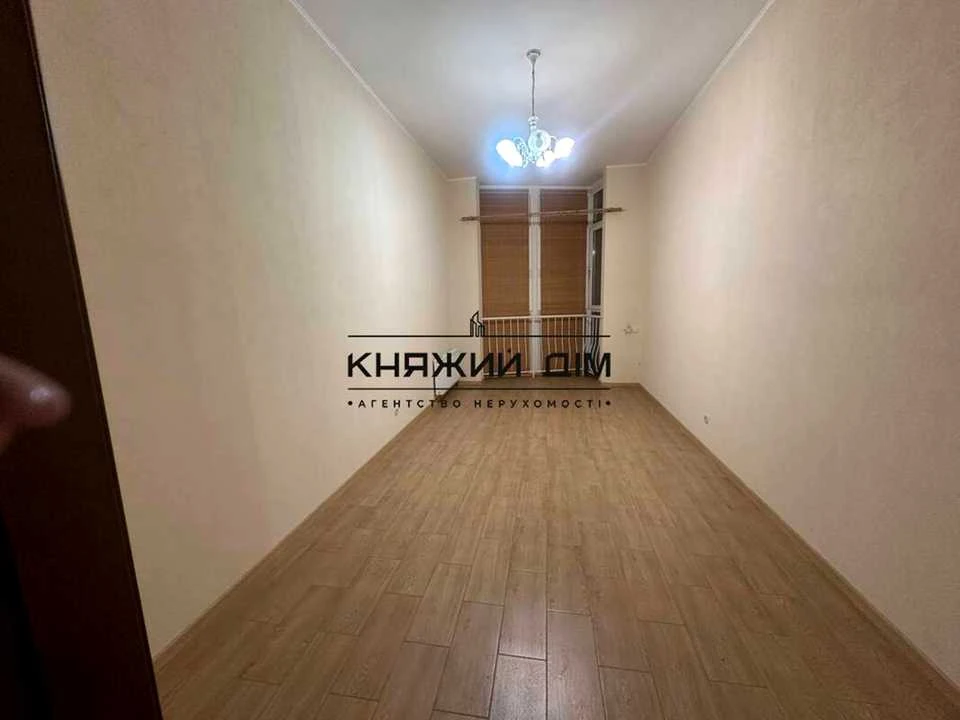 Квартира. Київ, Драгоманова вул.